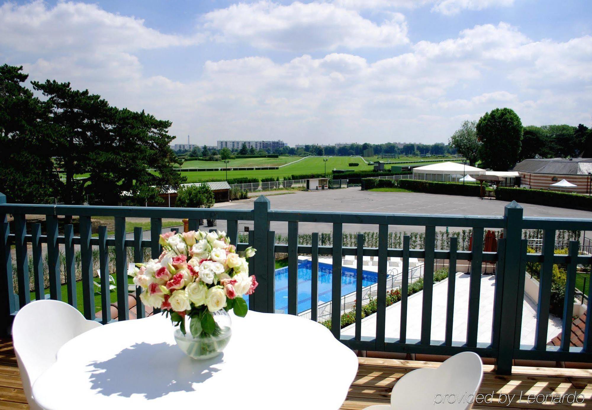 Renaissance Paris Hippodrome De St. Cloud Hotel Rueil-Malmaison Exterior photo